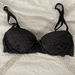 Black invisible lace VS bra